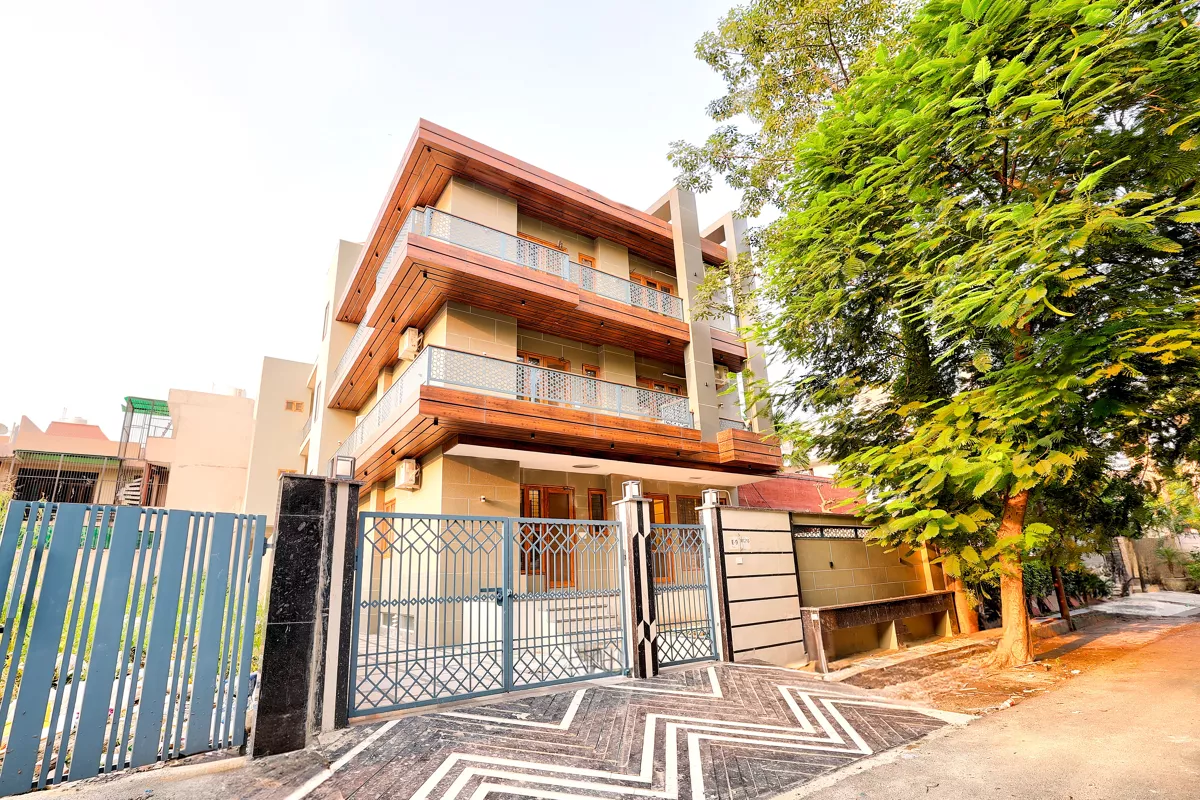 Alaya Stays Zinnia 2 BHK Apt With Gaming Zone Near Malls