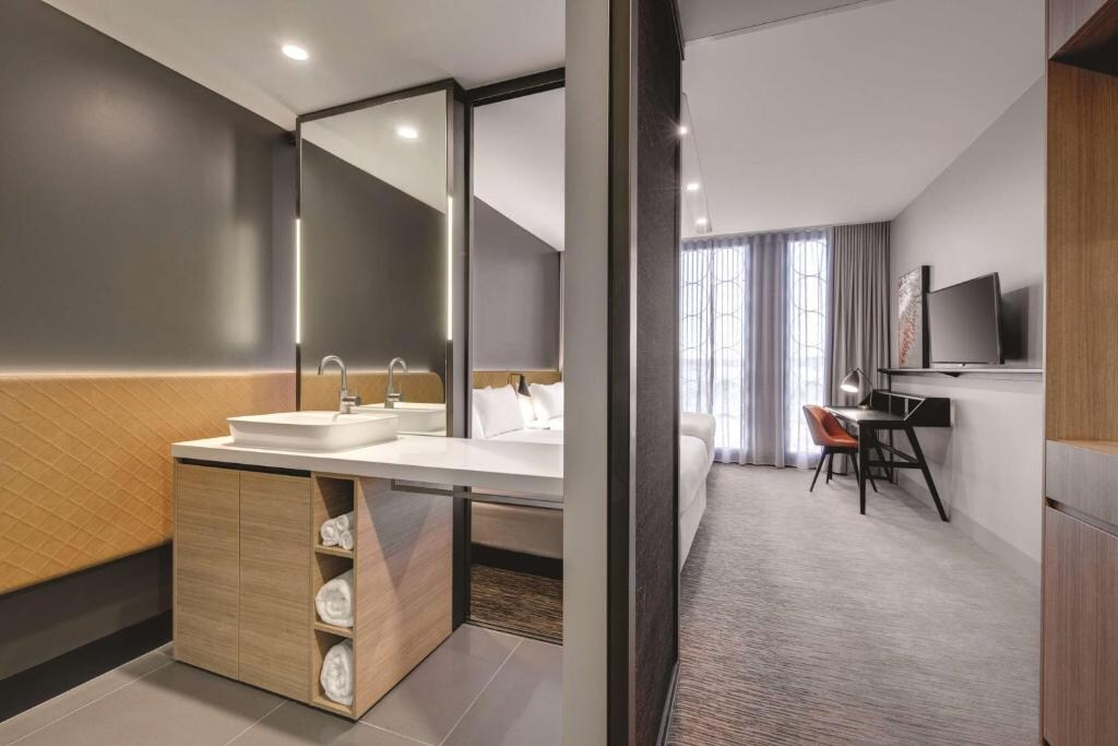 Vibe Hotel Canberra - Tap to explore photos