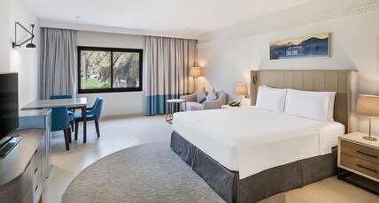 Radisson Blu Hotel & Resort, Al Ain Room Type - Studio - Garden View - King Bed