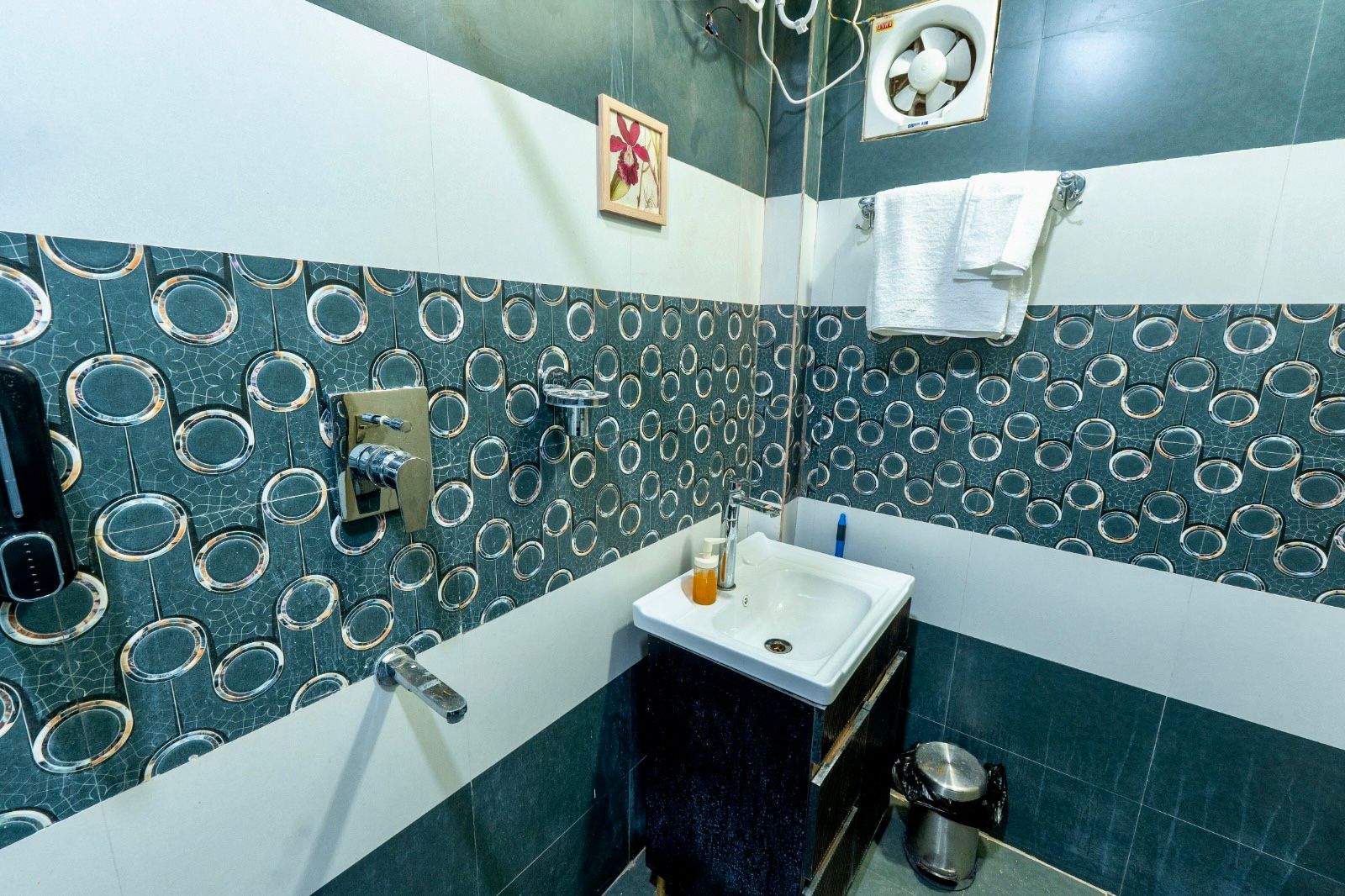 Subah-e-Banaras | Entire 7BHK Boutique Villa w/ Cook & Parking - Tap to explore photos
