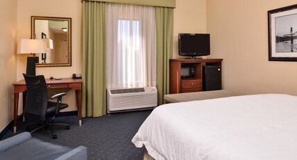 Hampton Inn Jackson Room Type - 1 KING BED NONSMOKING
