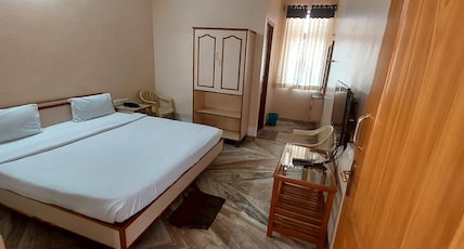 Hotel Saravana Grand Room Type - Standard Double Hotel Saravana Grand Room Type - Standard Double