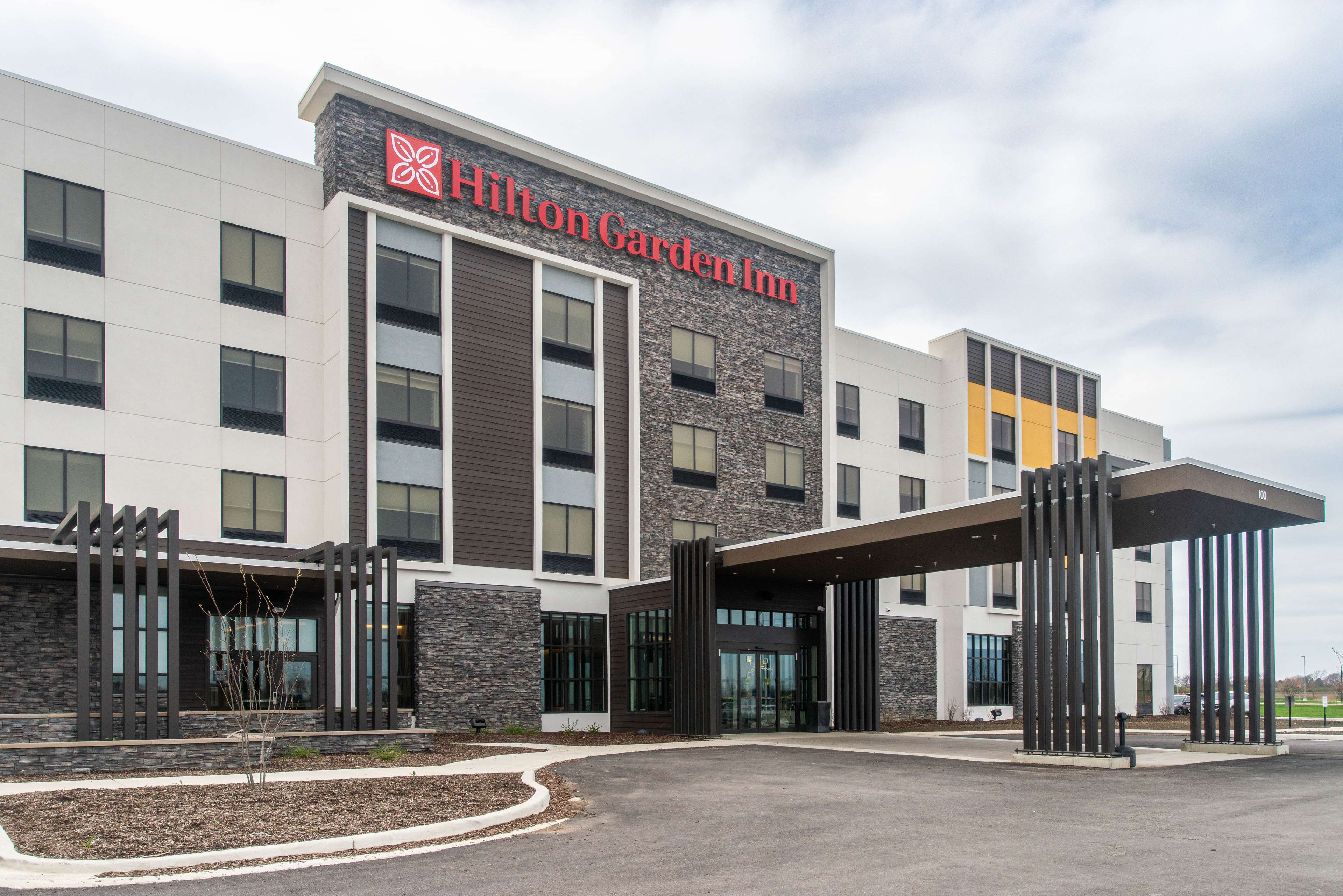 Hilton Garden Inn Mattoon - Tap to explore photos