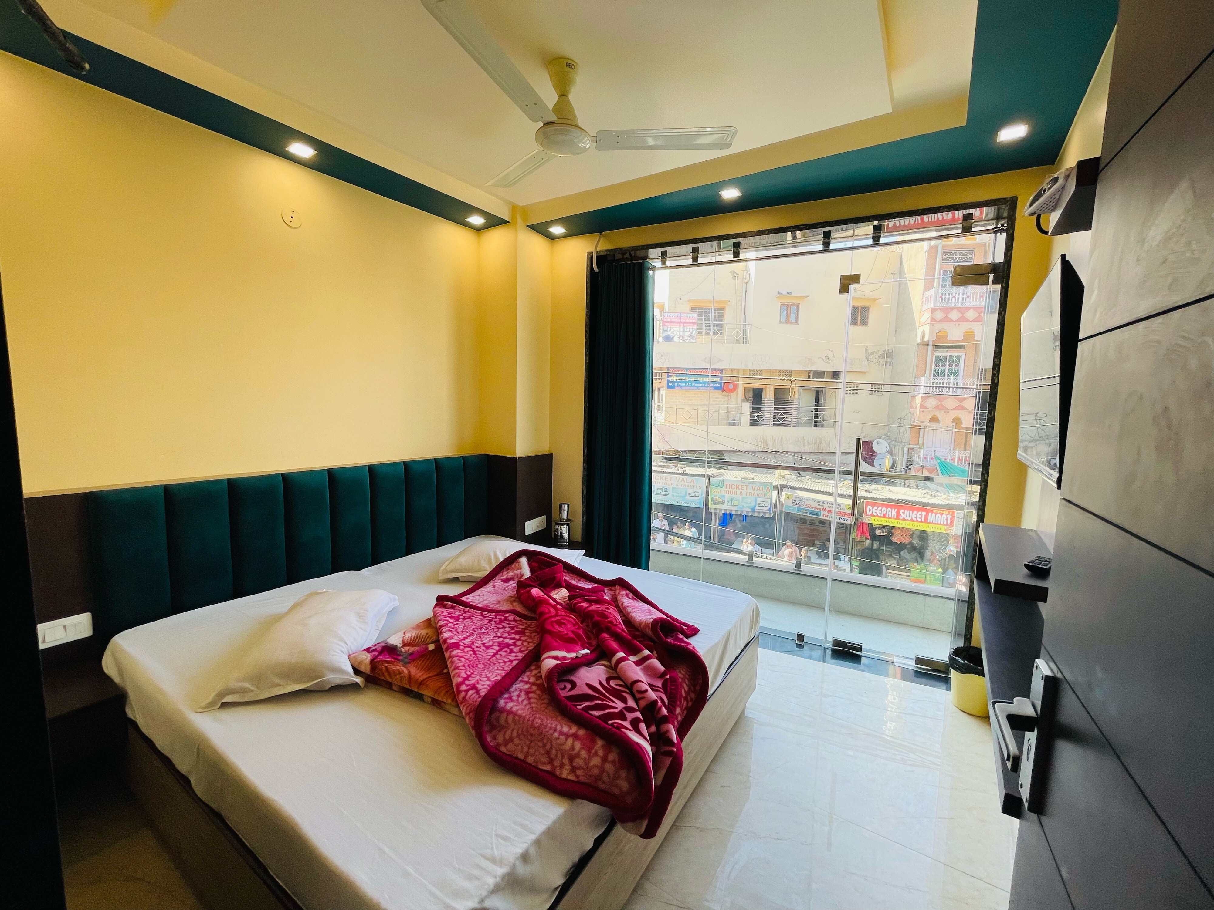 Hotel Farishta - Tap to explore photos