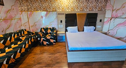 POP 84658A Hotel City Room Type - Classic