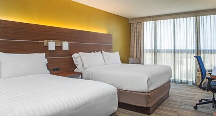 Holiday Inn Express NAGS HEAD OCEANFRONT Room Type - 2 Queen Standard Dune View