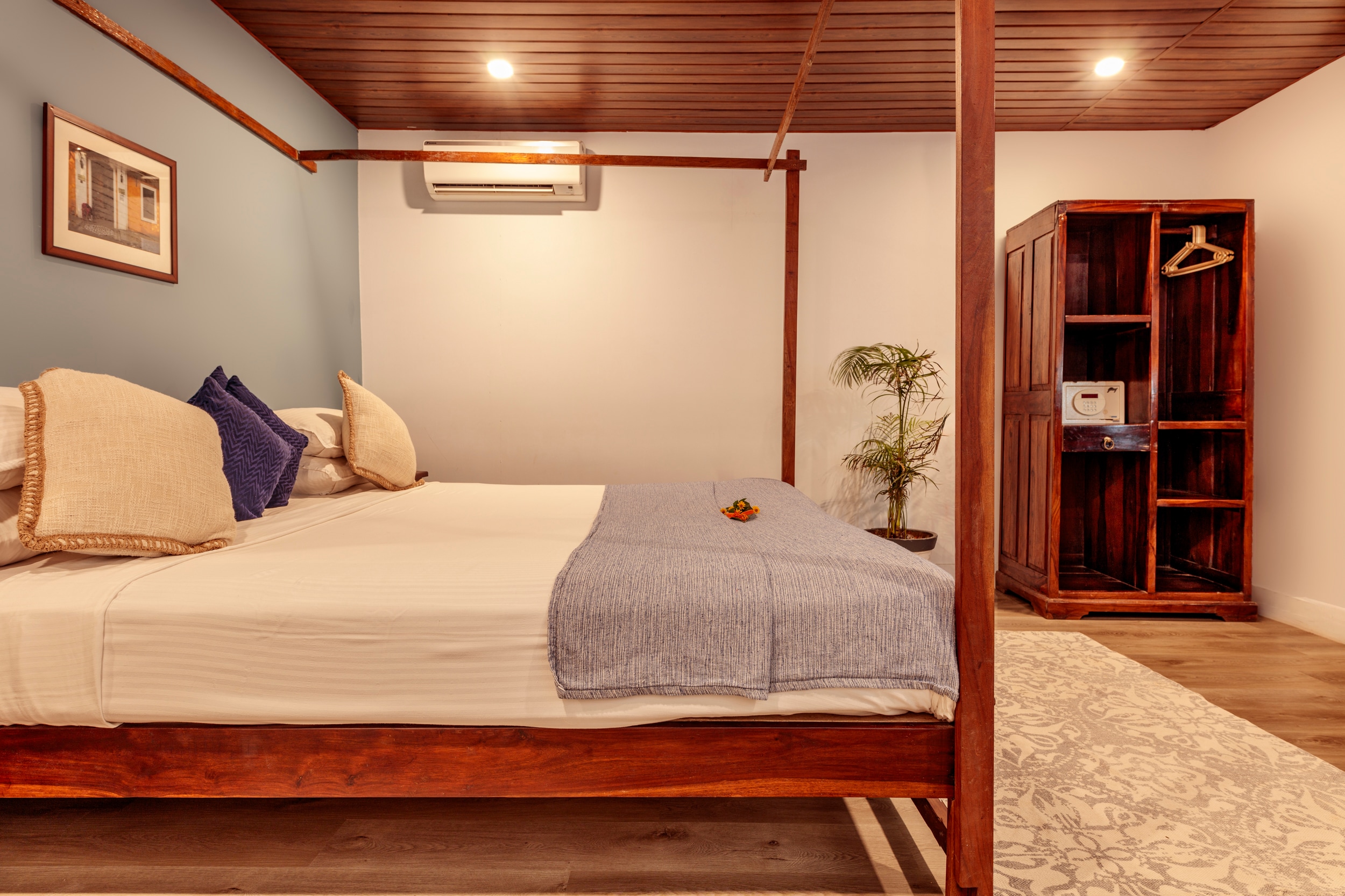 Agonda Cottages | Rooms & Restaurant - Tap to explore photos