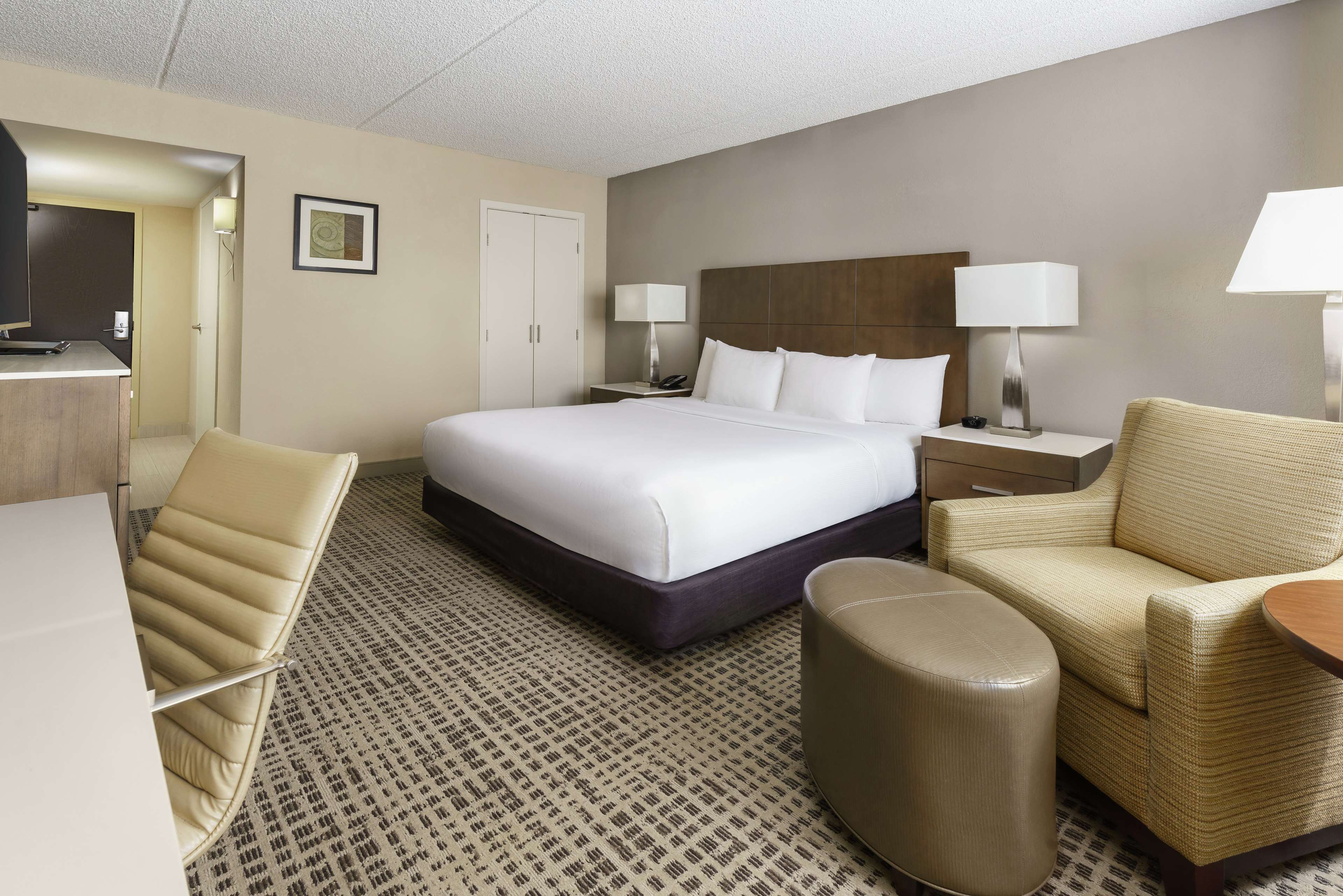 DoubleTree by Hilton Orlando Airport - Tap to explore photos