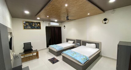 Hotel Simran Palace Room Type - Deluxe AC Room