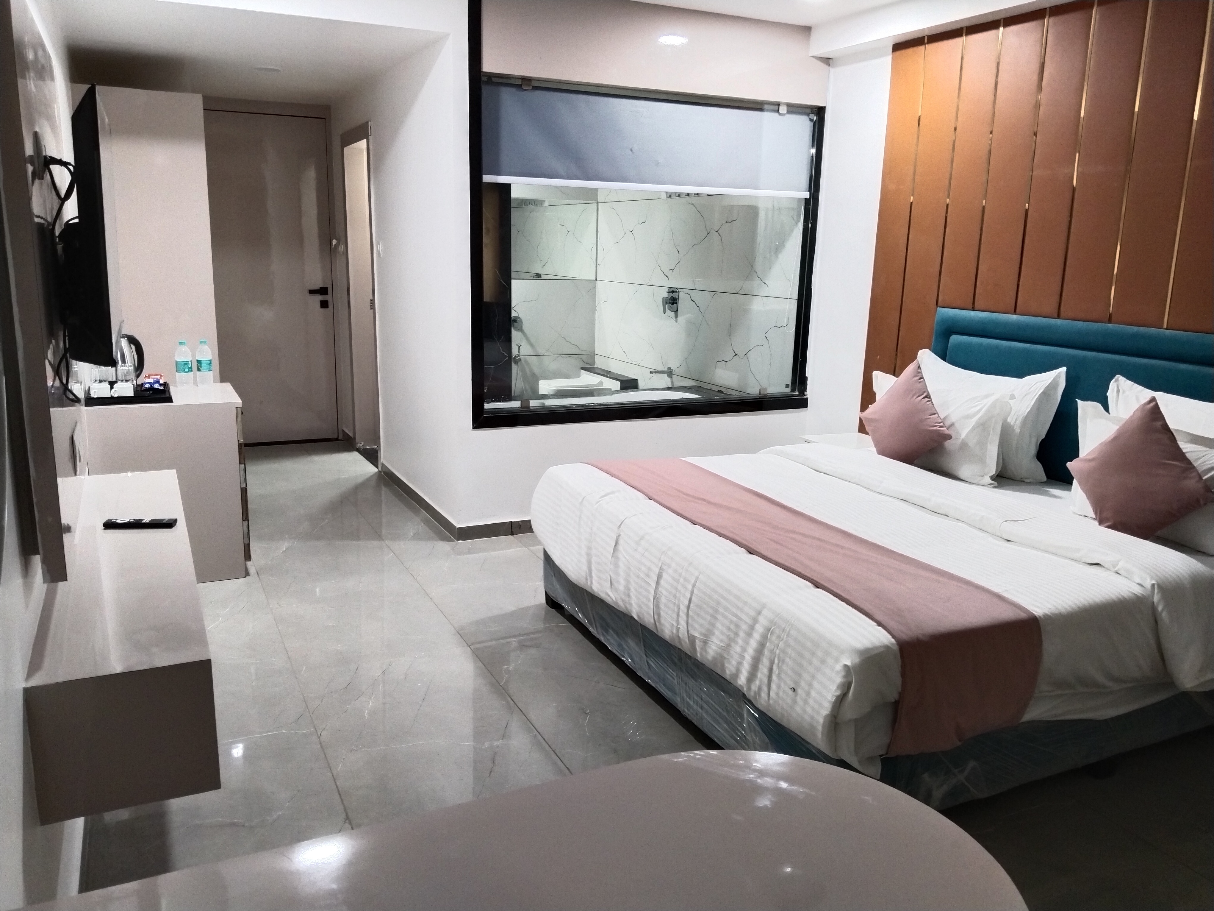 HOTEL THE VITAL - Tap to explore photos