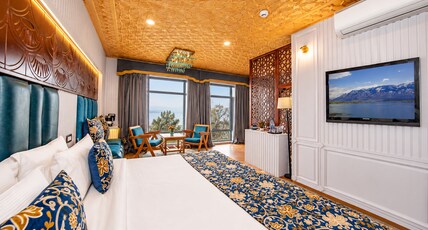 Lake Avenue by Stay Pattern - Dal Lake Room Type - Super Premier Room- Lake View