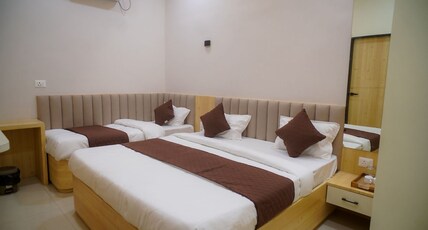 Hotel Shree Guru Ashray Room Type - Deluxe Family Room