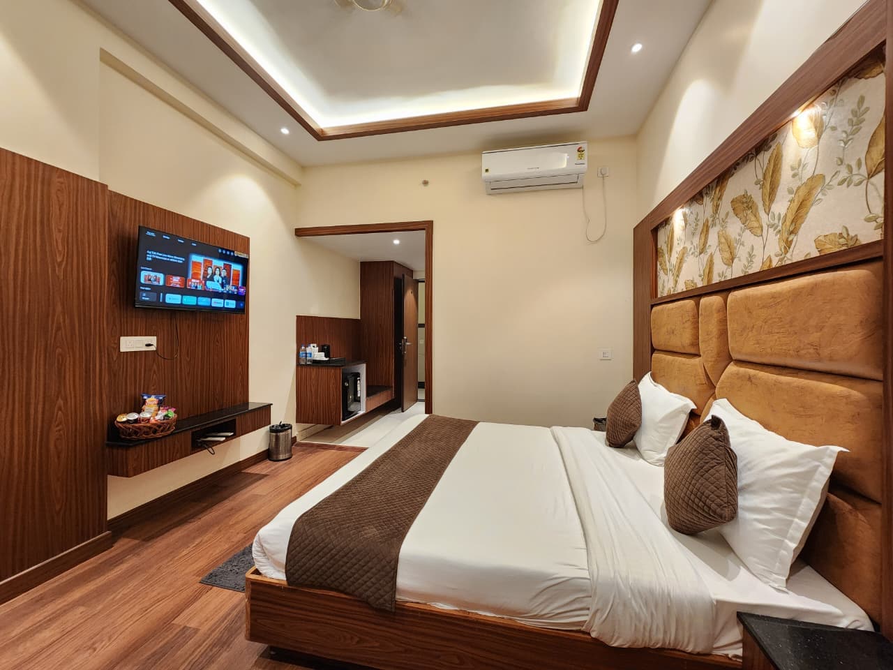 Hotel Sahil Suites - Tap to explore photos