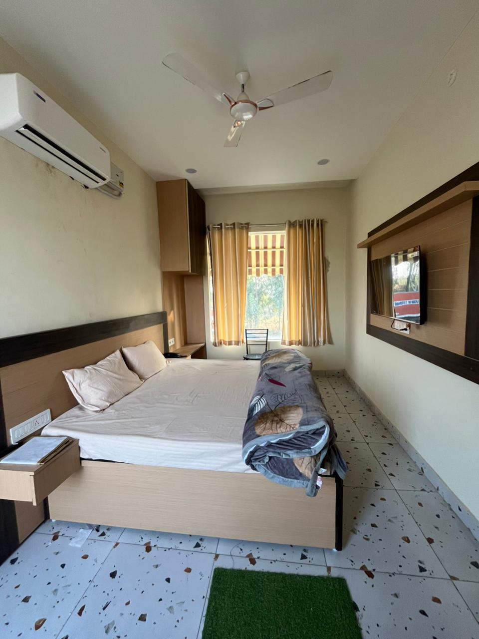 Aanandam Hotel - Tap to explore photos