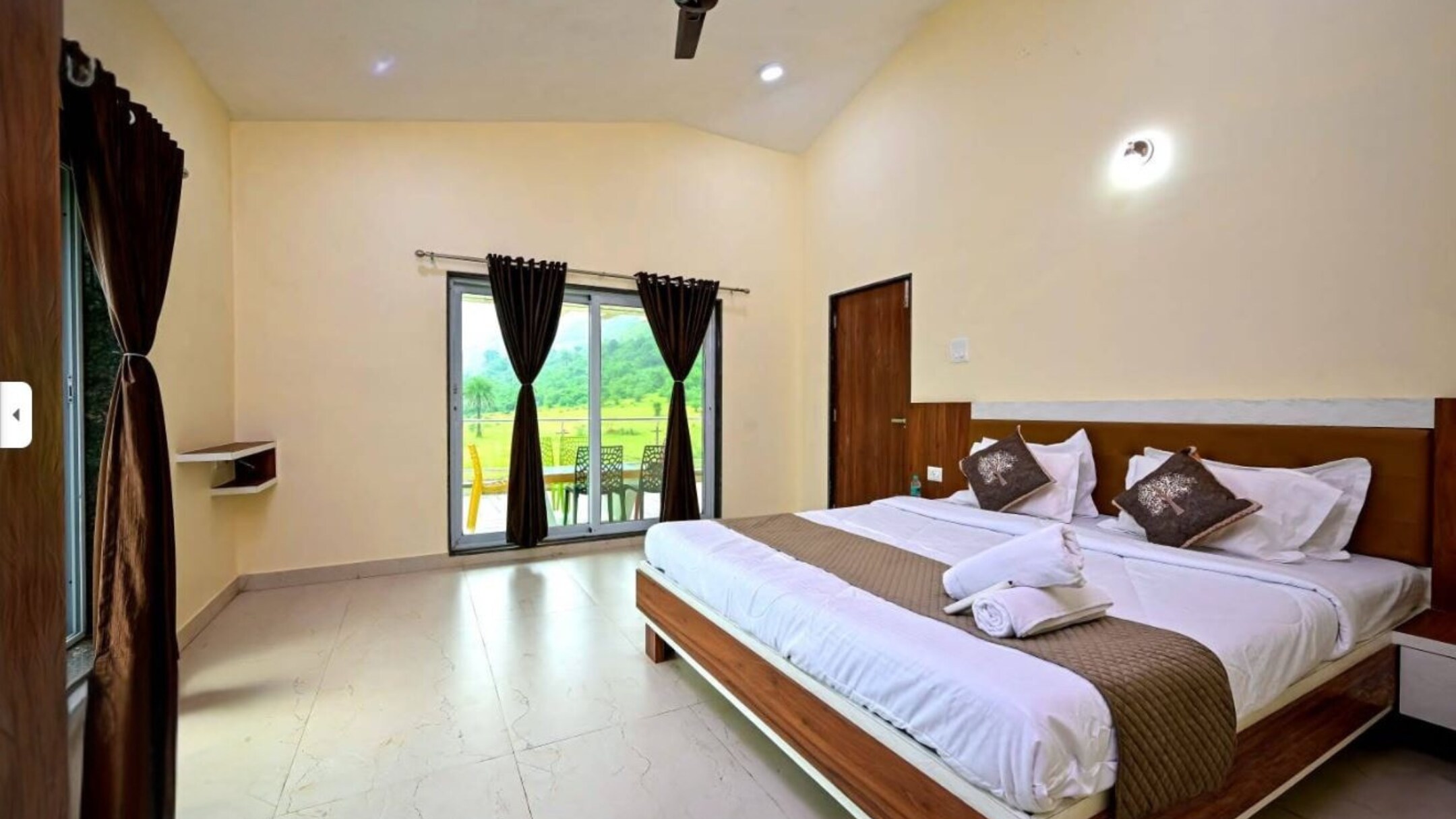 Zenzi Stays Rooms and villas - Tap to explore photos