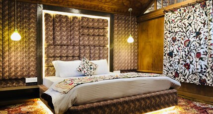 Houseboat Jewel In The Crown Room Type - Heritage Suite(Free AC)