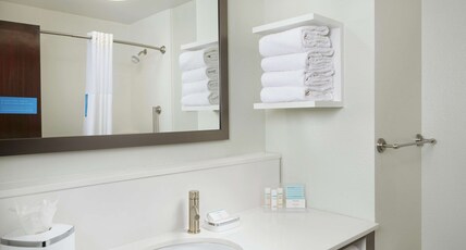 Hampton Inn - Jupiter/Juno Beach Room Type - 1 KING DELUXE NS