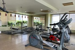 Modern studio near Airport pool & Gym
