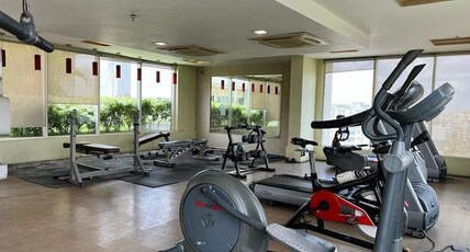 Modern studio near Airport pool & Gym Room Type - Modern studio near Airport pool & Gym