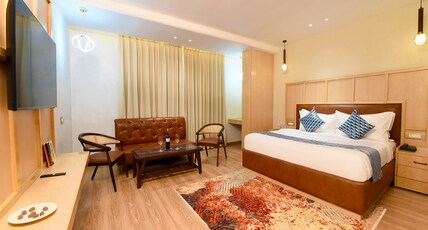 Palette Hotel by CheckIn Amritsar, Airport Road Room Type - Club King Room