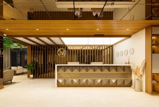 Model Grand Inn