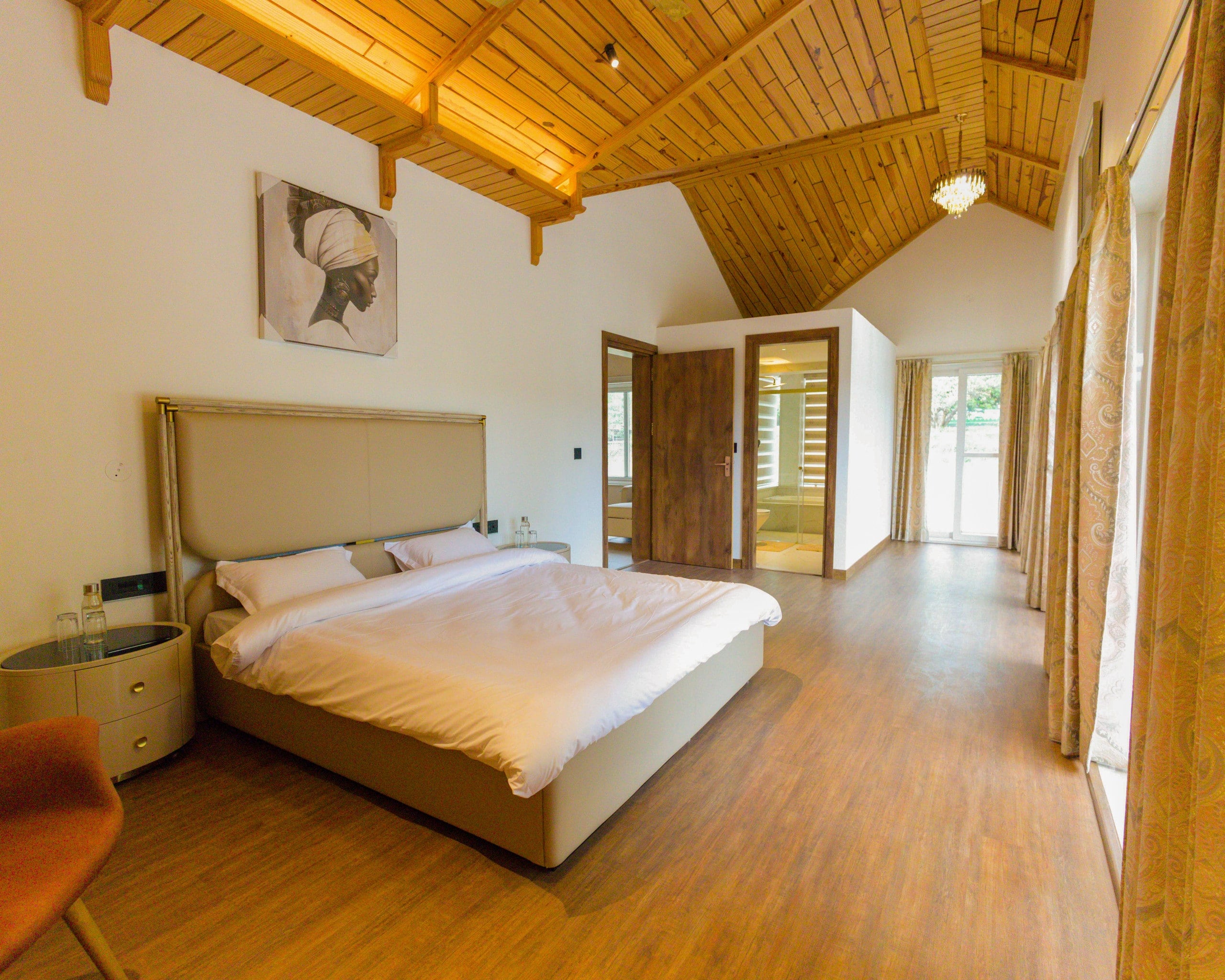 Queens Homestay - Tap to explore photos