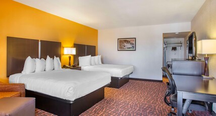 Best Western Arizonian Inn Room Type - Accessible - 2 Queen, Mobility Accessible, Roll In Shower, Microwave And Mini-Refrigerator, Non-Smok