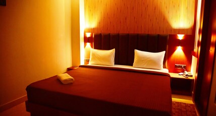 Hotel Baba Vishwanath Palace Room Type - DELUXE ROOM