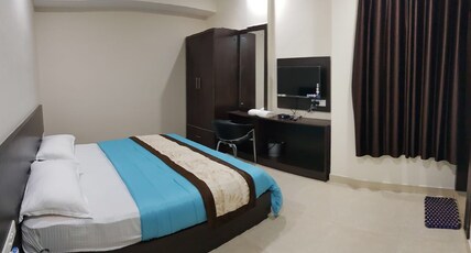 SHREE KUNDAN HOTEL Room Type - Deluxe Room