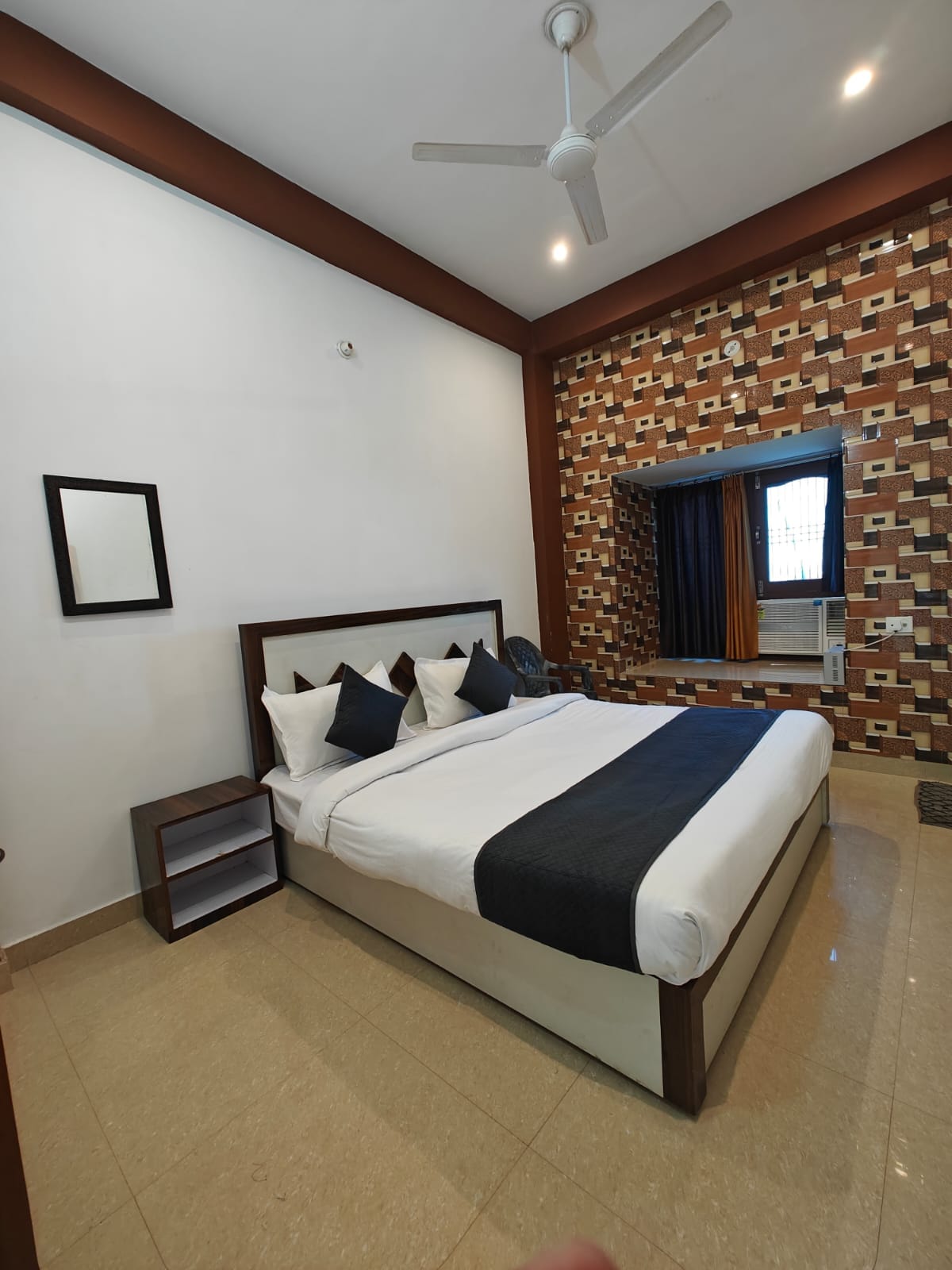 Hotel The Laxman Palace - Tap to explore photos