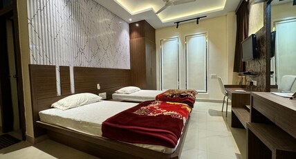 Kumar International Room Type - Deluxe Room - AC