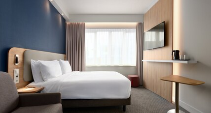 Holiday Inn Express Antwerp City-North Room Type - 1 Queen Standard Single Sofa Bed with Free Breakfast Holiday Inn Express Antwerp City-North Room Type - 1 Queen Standard Single Sofa Bed with Free Breakfast