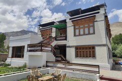 Labrang Home Stay