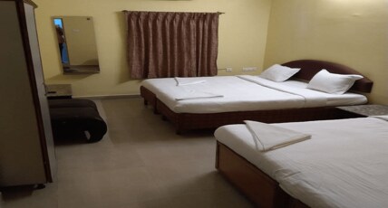 Royal Stay Guesthouse - Beach Road Room Type - Family Room - Beach View with Balcony Royal Stay Guesthouse - Beach Road Room Type - Family Room - Beach View with Balcony