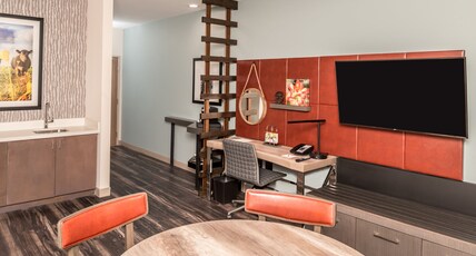 Hotel Indigo Frisco, an IHG hotel Room Type - 1 King Bed Suite Comm Access