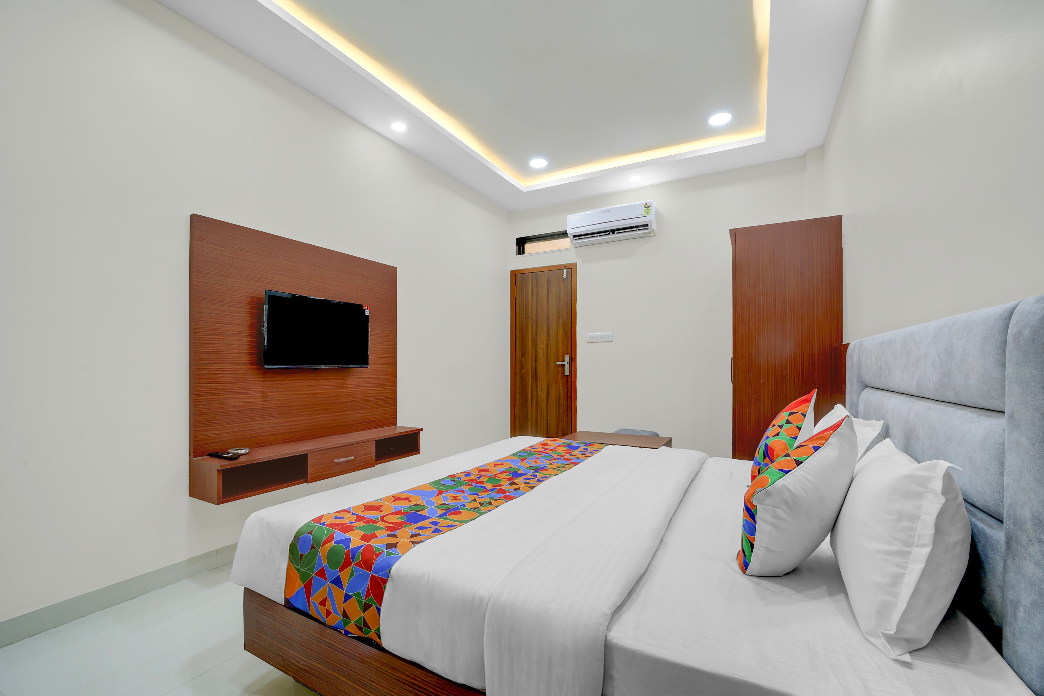 FabHotel Shri Vinayak - Tap to explore photos