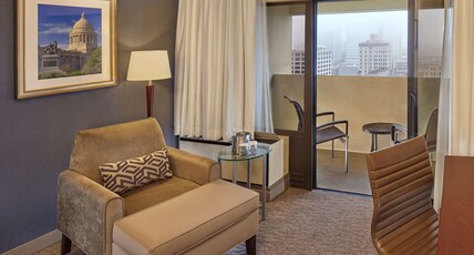 DoubleTree by Hilton Little Rock Room Type - 2 QUEEN BEDS BALCONY NS