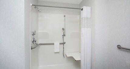 Hampton Inn by Hilton Bellevue Room Type - 1KG MOB HEAR ACC RI-SHW NS