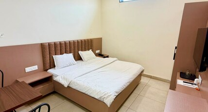 City Palace Sagar Room Type - Deluxe Room