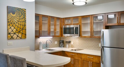 Staybridge Suites - Gainesville I-75 Room Type - 1 King 1 Bedroom Suite Mobil Access Tub