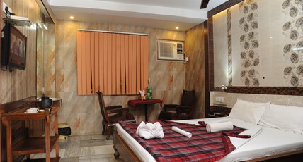 SONAR BANGLA MOTEL MIDWAY Room Type - AC Supreme Queen Room