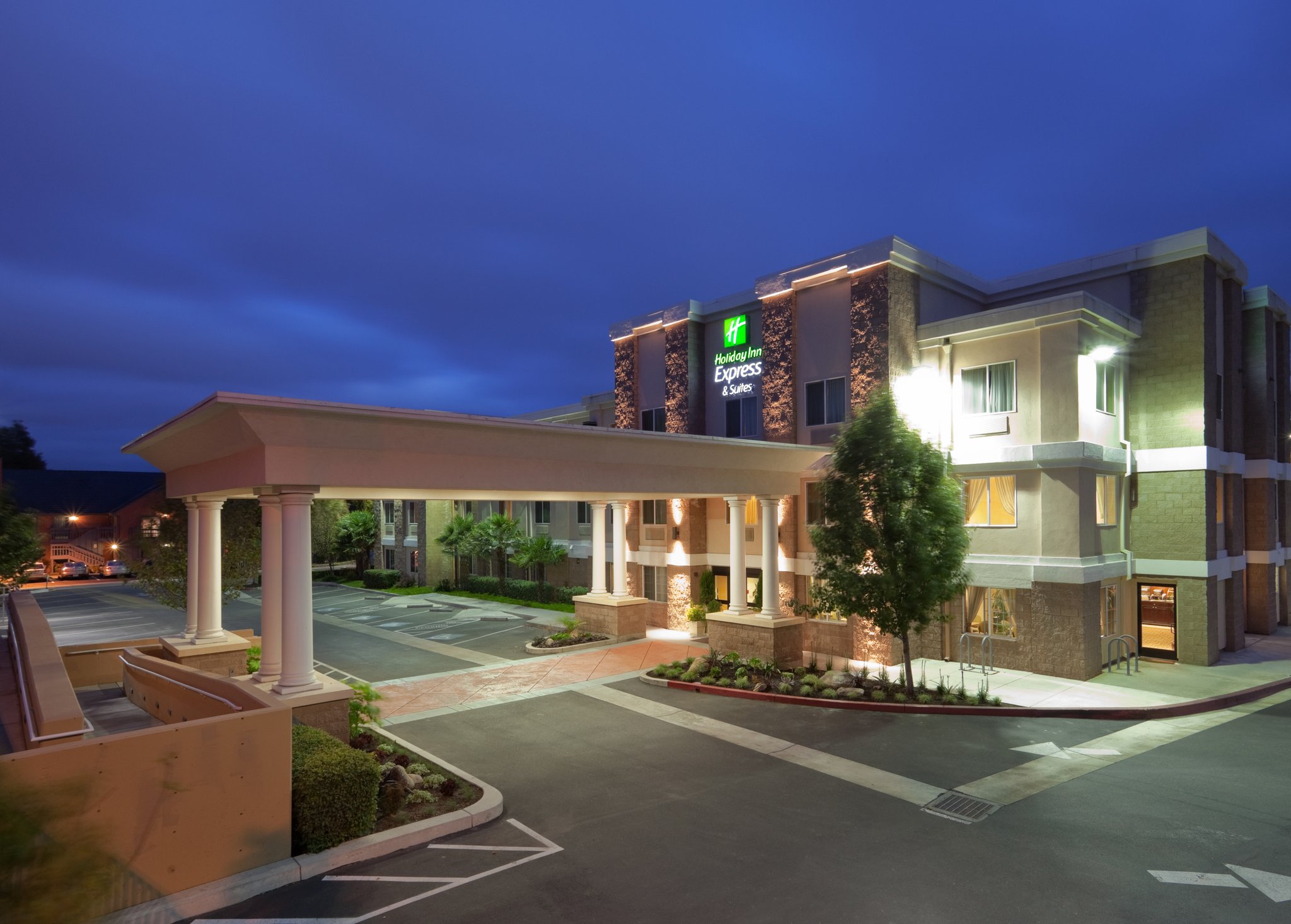 Holiday Inn Express Hotel & Suites Livermore - Tap to explore photos