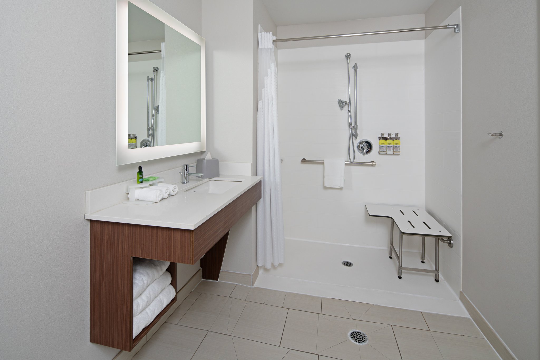 Holiday Inn Express Hotel & Suites SeaTac - Tap to explore photos