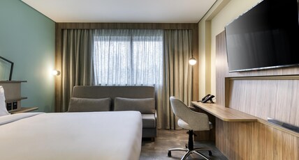 Novotel BH Savassi Room Type - Superior Room -- 1 queen size bed and sofa bed