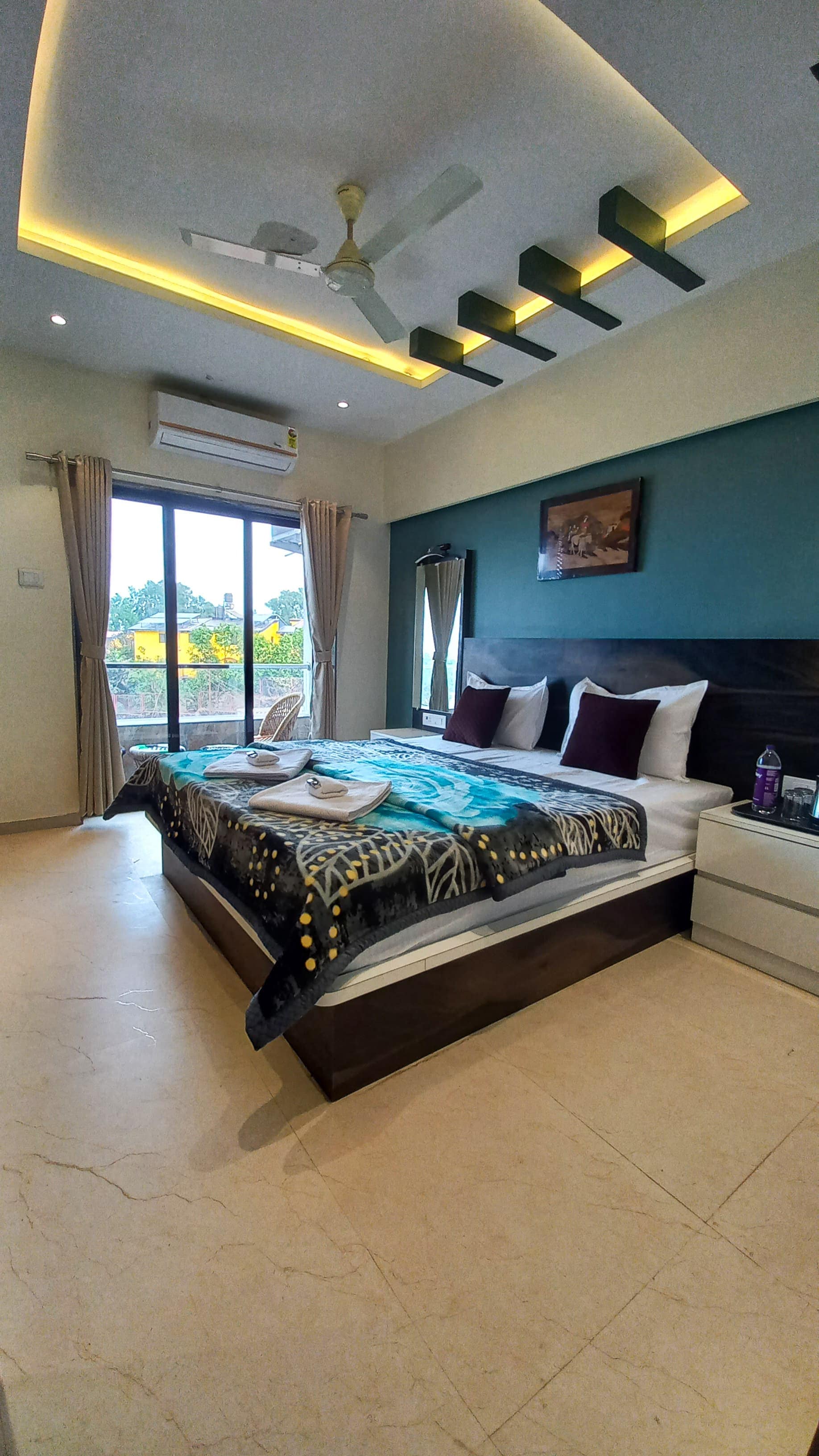 Omkar Hotel - Mahabaleshwar - Tap to explore photos