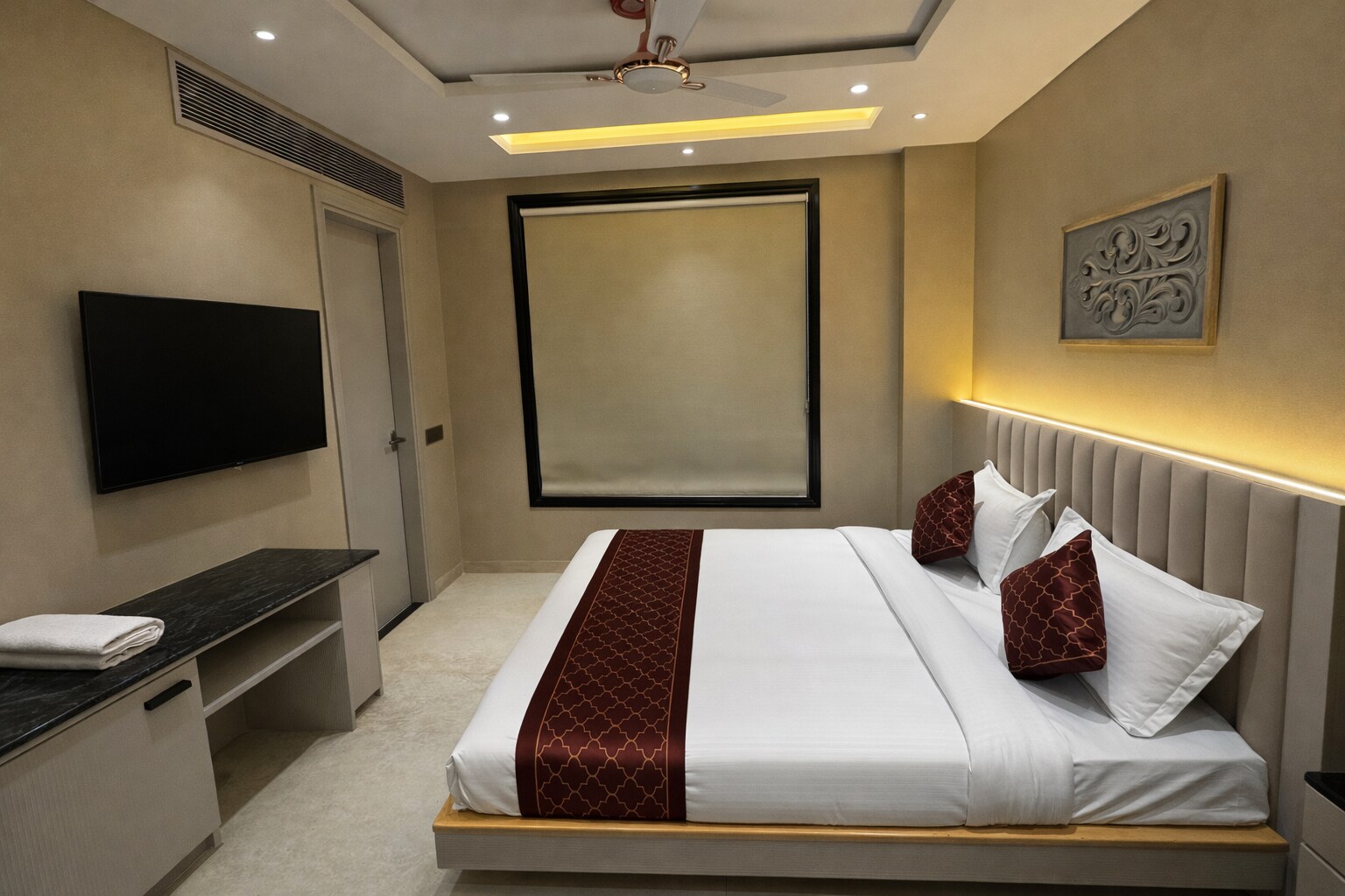 The PratiQ Luxe - Paschim Vihar - Tap to explore photos
