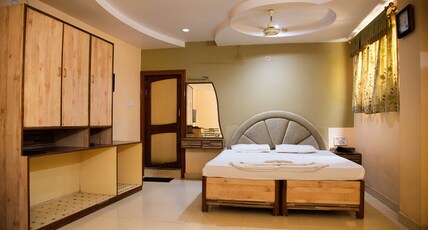 Hotel Surya Room Type - Presidential Suite with Bathtub