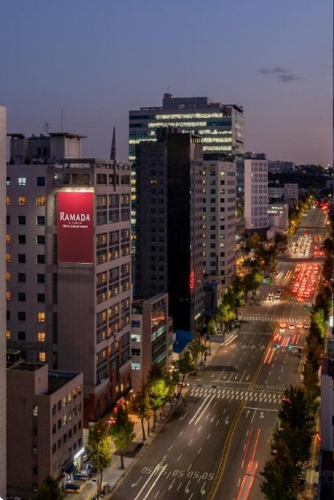 Ramada By Wyndham Seoul Dongdaemun - Tap to explore photos