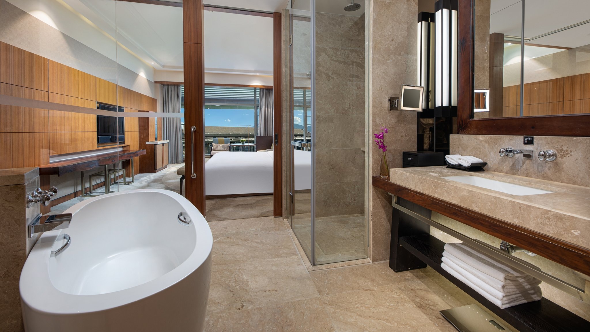 InterContinental Hotels KUNMING, an IHG hotel - Tap to explore photos