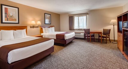 Best Western West Hills Inn Room Type - 2 Queen Beds, Non-Smoking, Microwave, Refrigerator, Wet Bar, Continental Breakfast